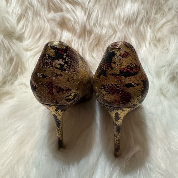 Steve Madden Gold and Black Snakeskin Women's Heels - Picture 4 of 7
